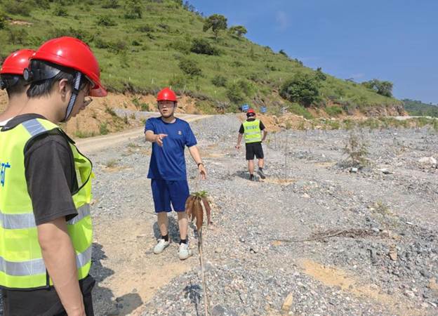 外排土场参观土地复垦 外排土场参观土地复垦